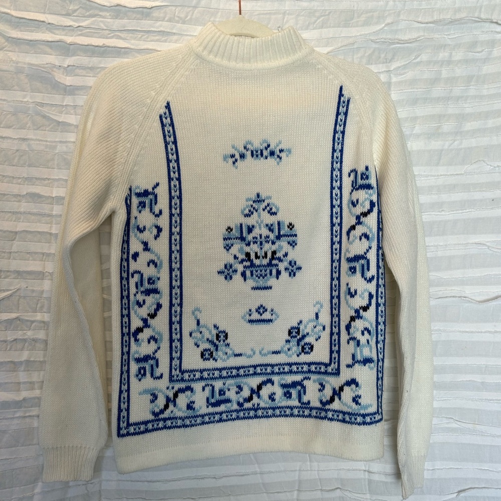 VINTAGE 1960’s Mockneck Blue EMBROIDERED Pullover